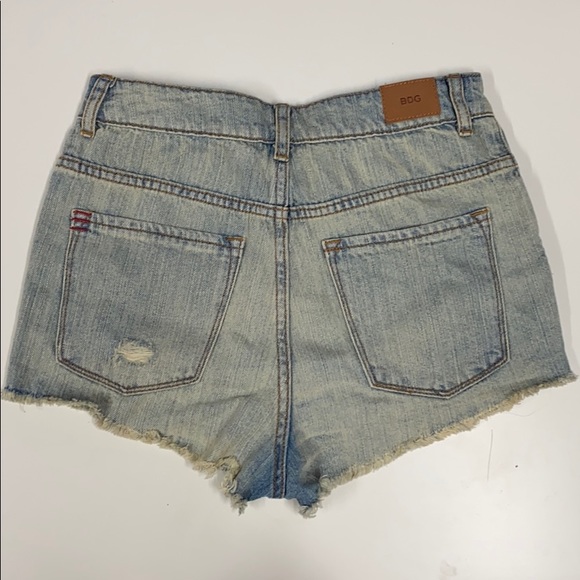 UO BDG Drew High Rise Cheeky Short Denim - Picture 4 of 6